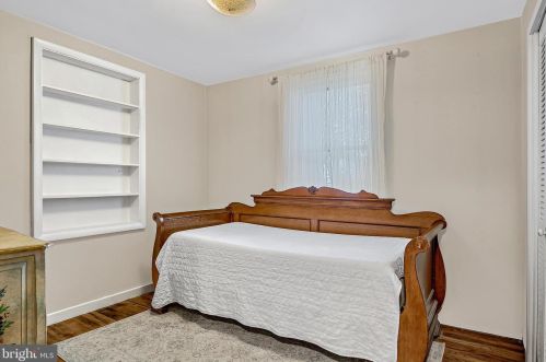 5001 Sunset Dr, Harrisburg PA  17112-2168 exterior