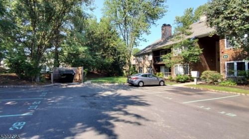 11 Tulip Cres, West Paterson NJ  07424-1670 exterior