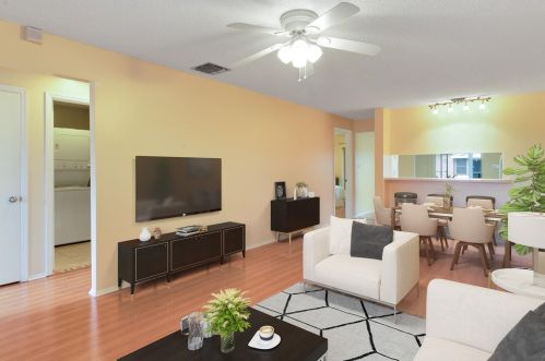 1225 Americana Pl, Orlando, FL 32807-2902