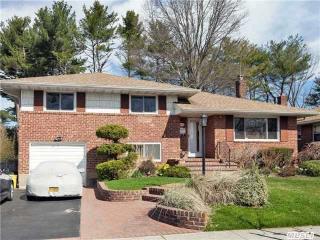 203 Halsey Ave, Muttontown, NY 11753-1601
