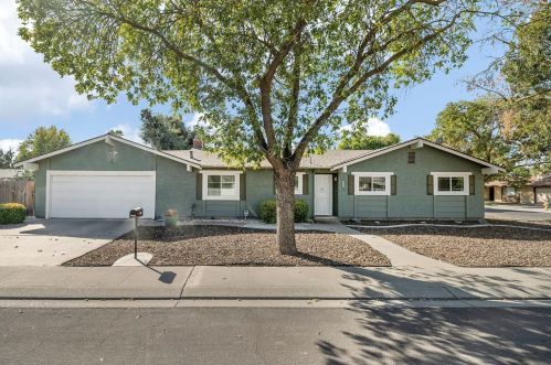 3220 Para Dr, Modesto, CA 95355-3566