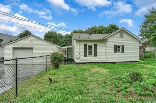 6 Blanchard St, Middletown, NY 10940-3002