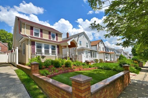 89-51 215th Pl, Jamaica, NY 11427-1817