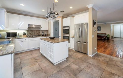 29236 Discovery Ridge Dr, Santa Clarita CA  91390-5761 exterior