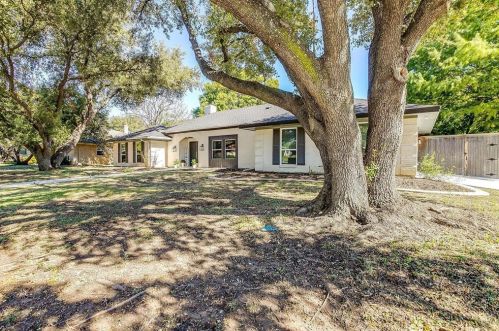 6801 Kingswood Dr, Fort Worth, TX 76133-5319