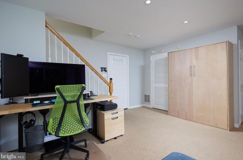 3015 Fallswood Gln Ct, Falls Church VA  22044-2723 exterior