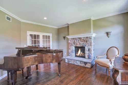 58 Finch Rd, Skyline Lakes NJ  07456-2423 exterior