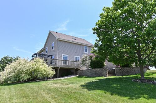 715 Apple Orchard Dr, Waterford WI  53185-2895 exterior