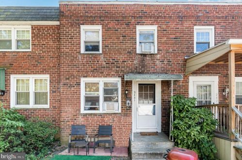 2431 Derry St, Harrisburg, PA 17111-1142