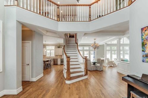 1 Rustic Gate Ln, Huntington Station, NY 11746-6120