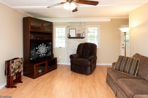 171 Ridge Rd, West Milford Lakes, NJ 07480-2909