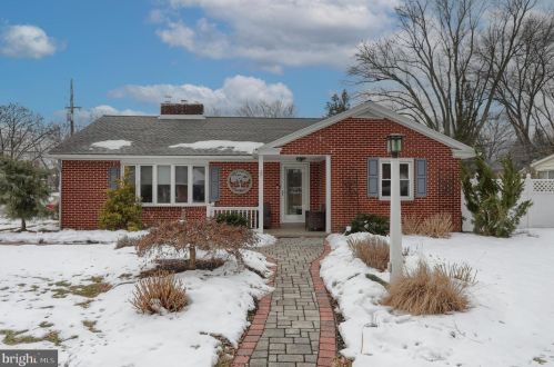 246 Glenn Rd, Swatara, PA 17033-2126