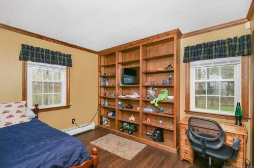 32 Elvira Hts, Putnam CT  06260-2500 exterior