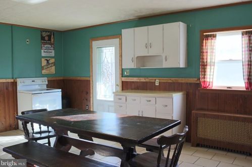 10 Lower Beechwood Ave, Primrose, PA 17901-8925