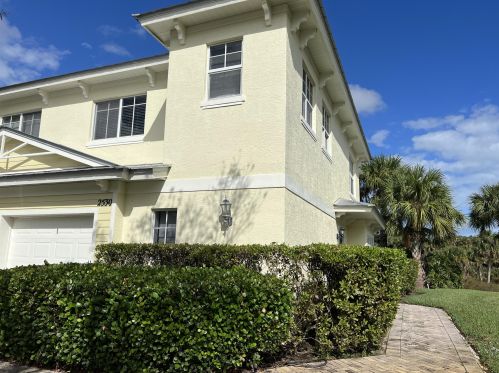 2530 Creekside Dr, Fort Pierce, FL 34981-5100