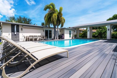 235 6th St, Dania Beach FL  33004-4147 exterior