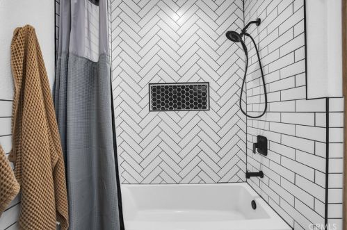 7645 Victoria Ave, Yucca Valley CA  92284-6152 exterior