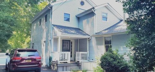 190 Academy St, Bay Port, NY 11705-1708