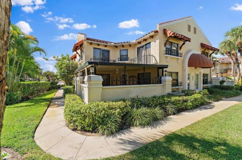 3 Uno Lago Dr, West Palm Beach, FL 33408-2661