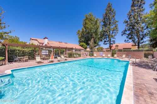 2228 Oak Haven Ave, Simi Valley CA  93063-5020 exterior