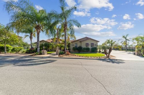 16531 Catalonia Dr, Riverside, CA 92504-8701