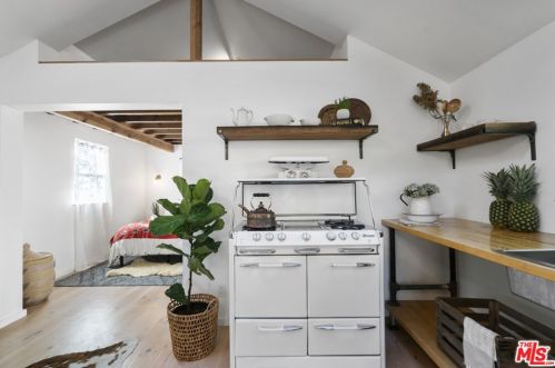 328 Topanga Canyon Blvd, Topanga CA  90290-3838 exterior