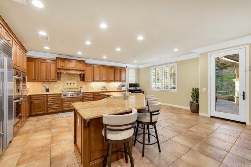 2177 Silverstar St, Simi Valley CA 93065-0592 exterior