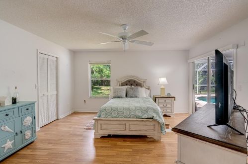 963 Ridgewood Ter, Tarpon Springs FL  34689-2622 exterior