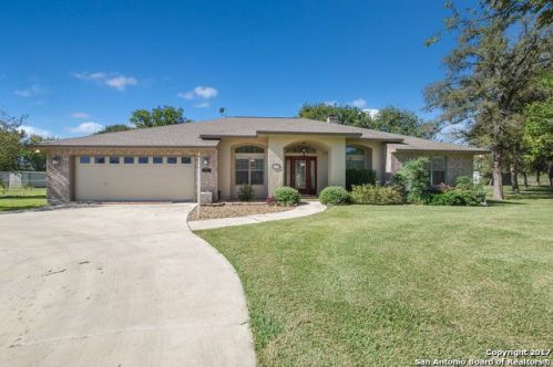 141 Red Oak Trl, Marion, TX 78124-4011