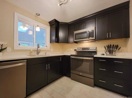 77 Blatchley Ave, Southington, CT 06489-4102