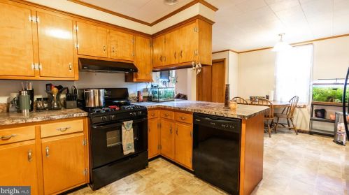 350 Maple Ave, Hanover PA  17331-5124 exterior