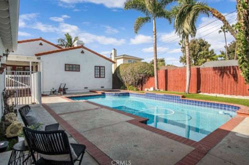 4264 Pepperwood Ave, Long Beach CA  90808-1534 exterior
