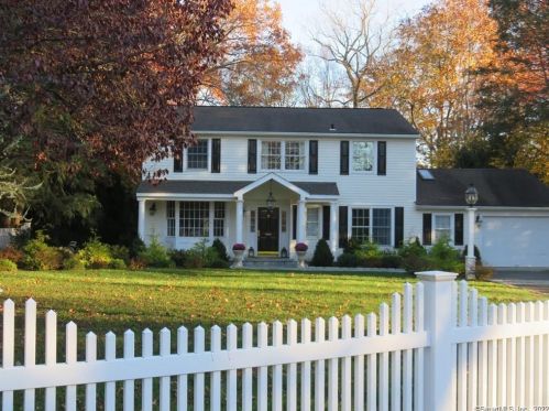 141 Idlewood Dr, Stamford CT  06905-2407 exterior