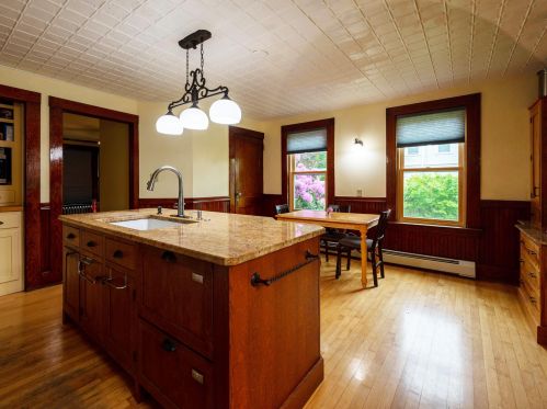 15 Pearl St, Dover NH  03820-3146 exterior