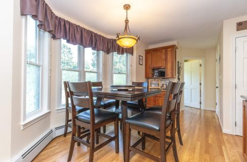 8 Canter Ct, Nashua NH  03063-2929 exterior