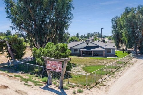 1549 Houghton Rd, Bakersfield, CA 93313-9622