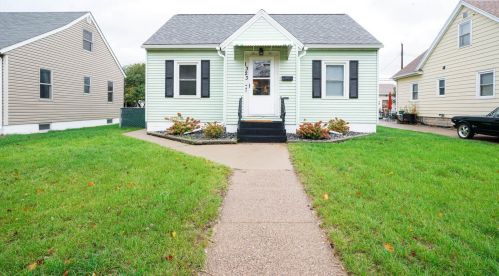 1323 Travis St, La Crosse, WI 54601-6343