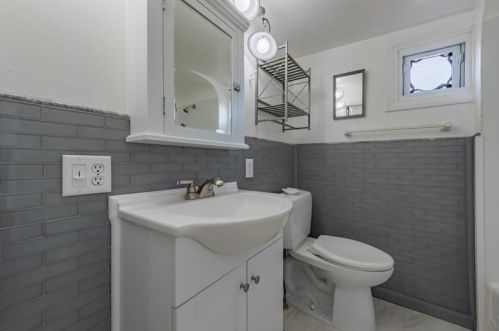 1008 Frank Ave, Jeannette PA  15644-1534 exterior