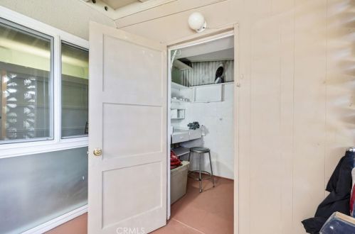 13361 El Dorado Dr, Seal Beach CA  90740-6801 exterior