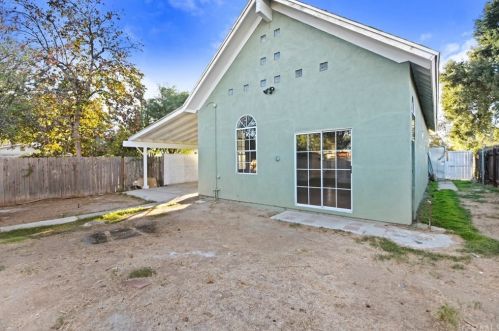 451 Kelly Ln, Colton CA  92324-2017 exterior