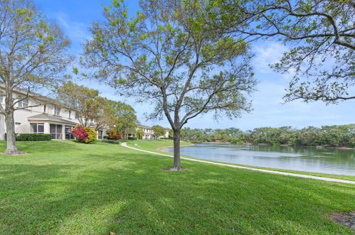 348 Spruce St, Boynton Beach, FL 33426-9358