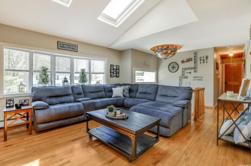7 Kennedy Dr, South Setauket, NY 11720-3024