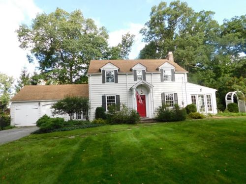 49 Flat Rock Rd, Bridgeport, CT 06612-1703