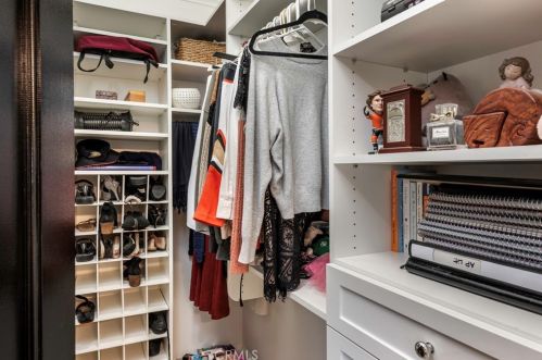 5250 Appian Way, Long Beach CA  90803-1901 exterior