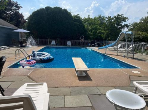 9 Still Field Rd, Manchester CT  06040-6355 exterior