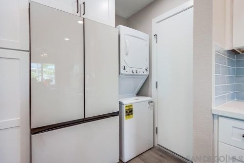 250 Delphinium St, Encinitas CA  92024-3303 exterior