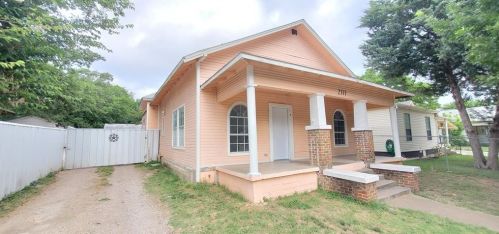 2311 Clinton Ave, Fort Worth, TX 76164-8127