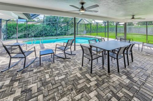 2216 Buckingham Ln, Naples FL  34112-5415 exterior