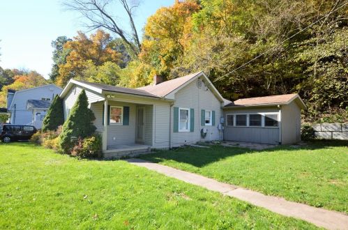 3033 Walton Rd, Finleyville, PA 15332-1573