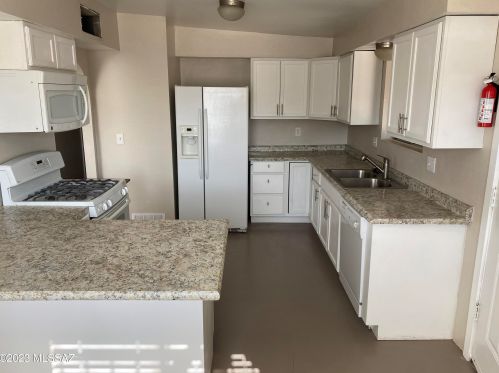 1232 Delaware St, Tucson, AZ 85745-4218